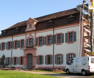 Restaurierung der Fassade des Hallerschlosses in Großgründlach
